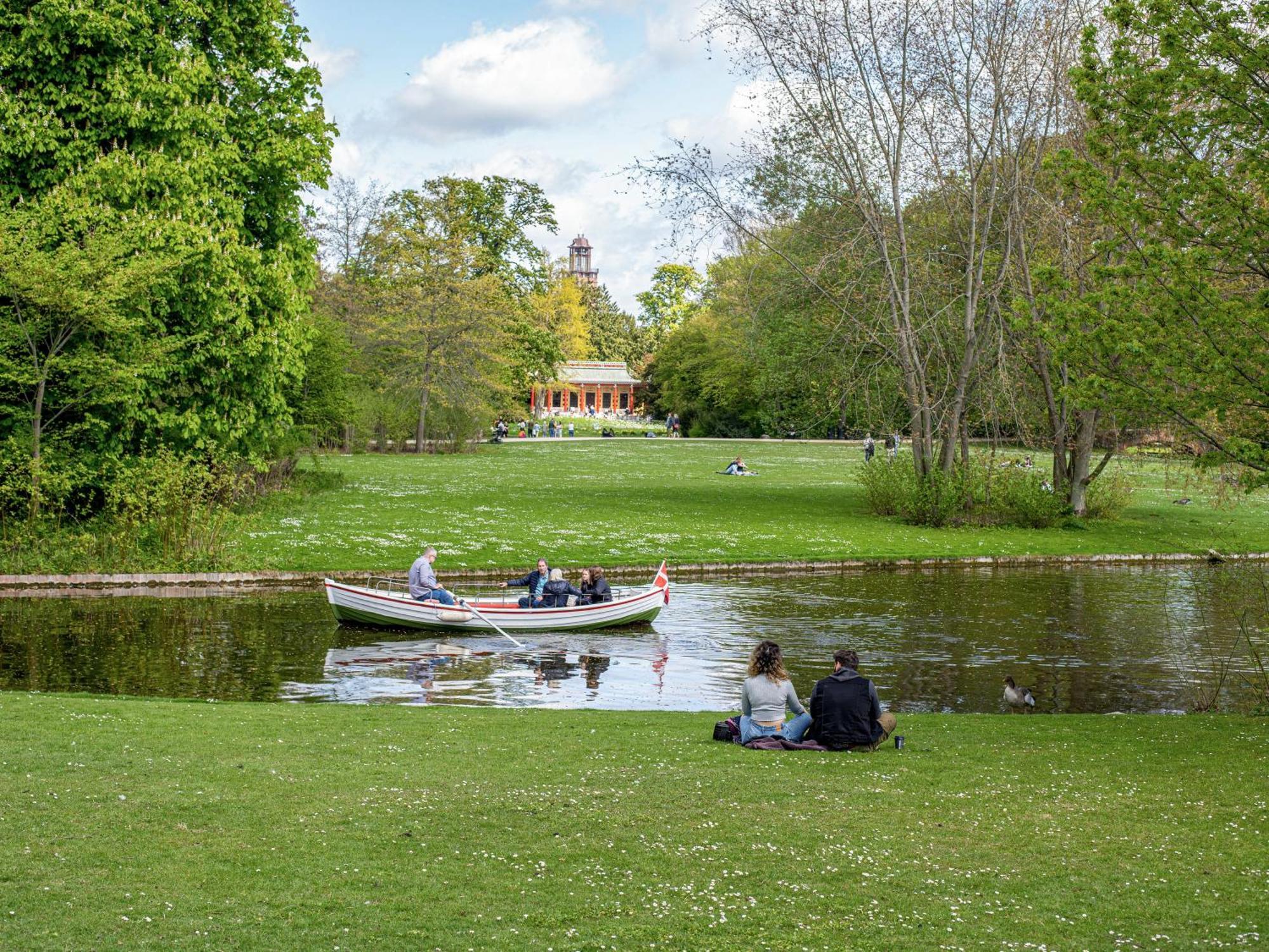 Sanders Swan - Marvellous Close To The Center Of Copenhagen
